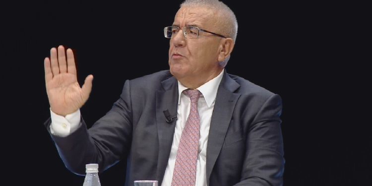 Ylli Rakipi për Lulzim Bashën: Ky njeri po më pështiroset, janë qesharakë ata që e mbështesin