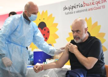Rama paralajmëron: Mund të vijë momenti që do ndaloheni të shkoni në punë nëse s’jeni vaksinuar