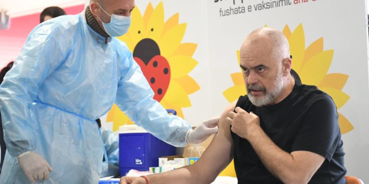 Rama paralajmëron: Mund të vijë momenti që do ndaloheni të shkoni në punë nëse s’jeni vaksinuar