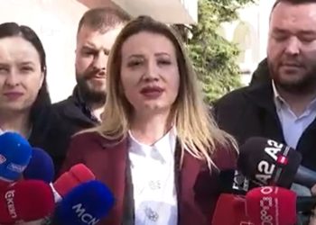 Bashës i ‘shkrihet’ PD-ja edhe në Sarandë, 100 delegatë firmosin pro Sali Berishës (VIDEO)