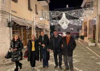 Ismail Kadare rikthehet në Gjirokastër: Është bërë si Parisi