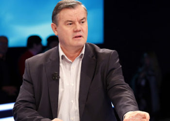 Nikoll Lesi revoltohet pas publikimit të pagave: Analistët marrin 20 mijë euro e na çajnë t*apin duke bërë moral!