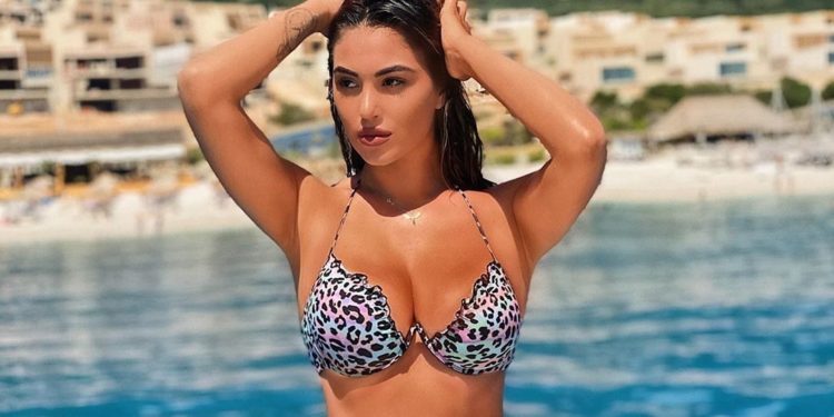 Prezantuesja shqiptare: Më çojnë SMS futbollistët shqiptarë, por s’është çudi të më shkruajë dhe Ronaldo