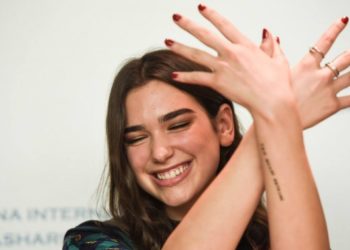 Dua Lipa flet për rrënjët e saj shqiptare: Më sulmojnë se nuk kam shtet, nuk kam identitet dhe se Kosova nuk ekziston