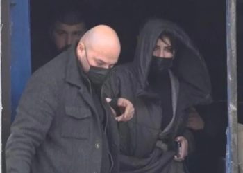 Me 5 truproja, momenti kur Grida Duma “çan” rrethimin nga selia e PD