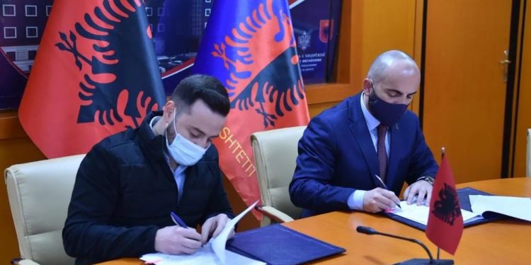 Gledis Nano nënshkruan një tjetër marrëveshje me laboratorin ‘Intermedica’, përfitojnë edhe familjarët e policëve të rënë në krye të detyrës