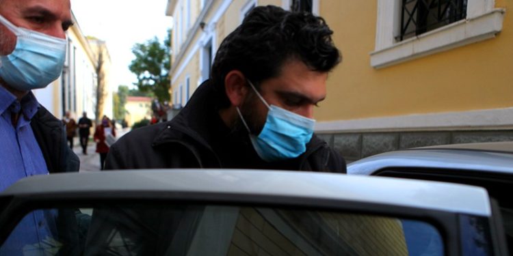 Abuzonte me adoleshenten shqiptare, sulmohet me bojë të kuqe kisha ku shërbente prifti grek