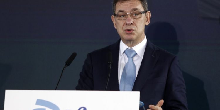 Shefi i Pfizer jep lajmin e shumëpritur: Do t’i rikhehemi normalitetit në pranverë