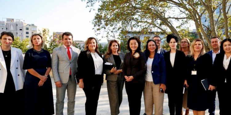 Komisioni i Vettingut mblidhet për tre ditë në një resort luksoz të Vlorës, nuk tregojnë sponsorin privat të financimit