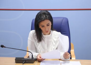 Ministrja Kushi njofton mbylljen e shkollave javën e ardhshme