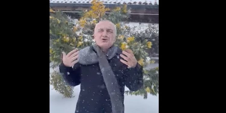 Ilir Meta reciton poezi mes dëborës (VIDEO)