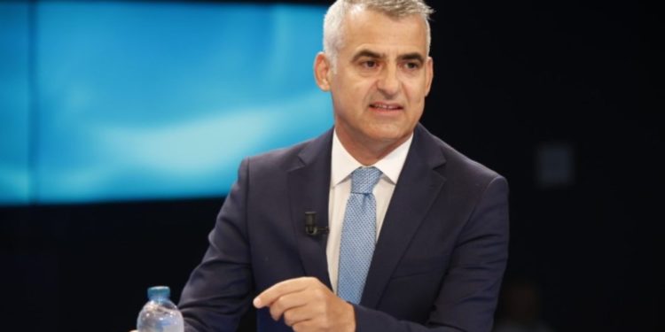 Vangjel Dule: Erdogan mbuloi me çarçafë mozaikët e Shën Sofisë, edhe Rama është i njëjti kallëp politikani si ai