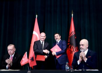 Nënshkrimi i marrëveshjes/ Xhandarmëria turke do të trajnojë Policinë e Shtetit, Çuçi takon në Tiranë homologun nga Ankaraja