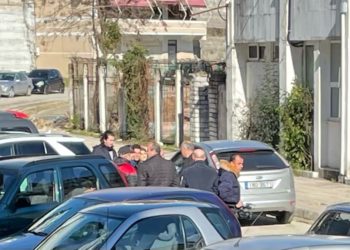 Reagon FSHF: S’kanë të ndalur çuditë, Bashkia Gjirokastër mbylli dyert e stadiumit dy orë para zgjedhjeve