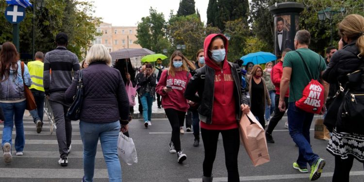Covid “skuq” Greqinë, mbi 43 mijë raste të reja brenda një dite