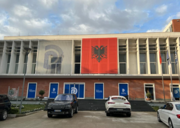 Berisha: Lul brava po vendos dyer të blinduara nga frika, por nuk na ndalon dot. Do ketë fatin e atyre që përmbysëm