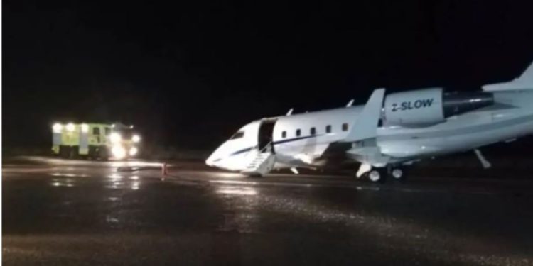 Aksident ajror në Greqi, avioni rrëzohet në pistën e aeroportit