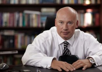 Skandali me databazën e pagave/ Fijet që lidhin të arrestuarin me miliarderin rus. Të dhënat e shqiptarëve dyshohet se u përdorën për spiunazh