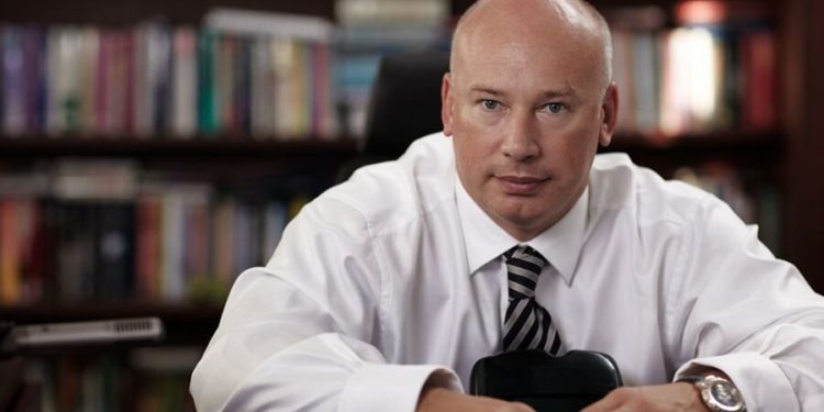 Skandali me databazën e pagave/ Fijet që lidhin të arrestuarin me miliarderin rus. Të dhënat e shqiptarëve dyshohet se u përdorën për spiunazh