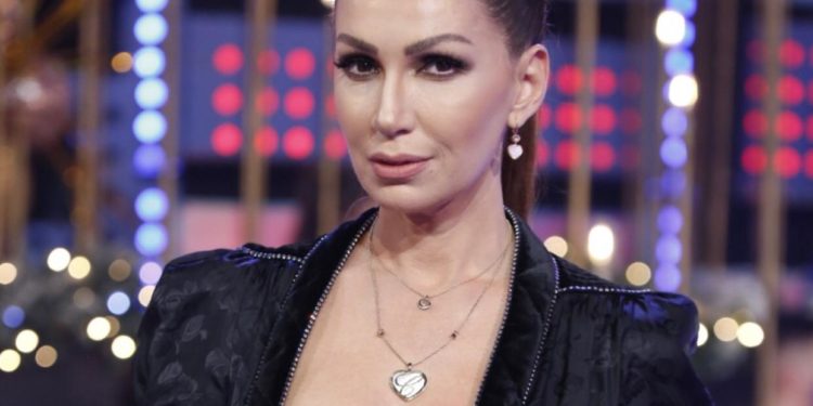 Prezantuesja shqiptare: Jam si Madonna, s’do e kasha problem një burrë 30 vite më të ri (FOTO)