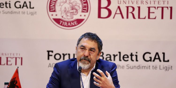 Forumi me studentë e pedagogë, Çuçi tregon si do të bëhet vettingu në Policinë e Shtetit dhe çfarë do të ndodhë me SHÇBA-në