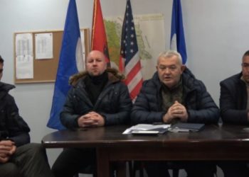 Dashua shfaqet me Çakallin dhe Beqon: Roland Bejkon e solli Basha në Gjirokastër të zihet me mua dhe Tritanin, ai theu derën e PD-së me langojtë e tij