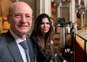 Të gjithë e njohin si “Mimoza llastica”, sot ajo është politikane në Zvicër dhe gruaja e prokurorit të njohur