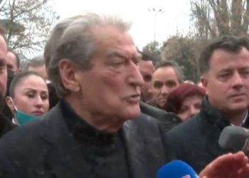 Berisha njofton mbylljen e protestës: Beteja për shtëpinë e lirisë vazhdon, Basha peng i Ramës
