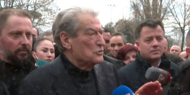 Berisha njofton mbylljen e protestës: Beteja për shtëpinë e lirisë vazhdon, Basha peng i Ramës