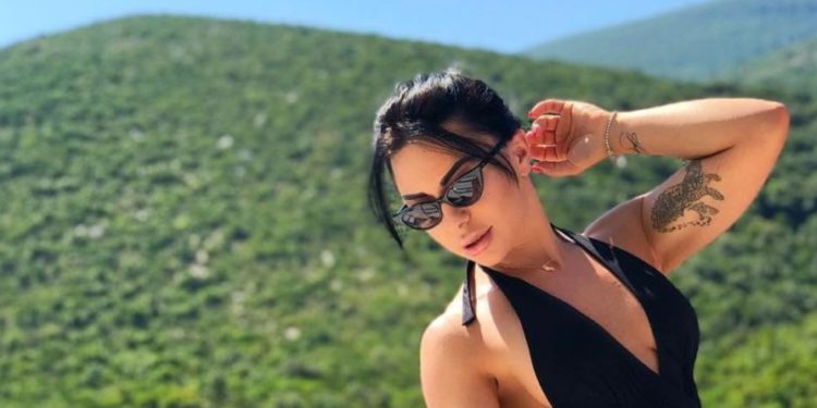 Modelja shqiptare në hall të madh: Mbetëm pa martuar, se po bëhen gjithë meshkujt gay (FOTO)