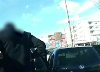 “Follow” në Gjirokastër, i riu nga Saranda kapet në flagrancë te “Ura e Lumit” duke transportuar klandestinë (VIDEO)