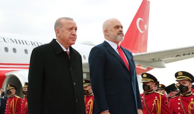 Turqit nuk u besojnë syve, zbulojnë detajin që nuk e prisnin mes Ramës dhe Erdoganit (FOTO)