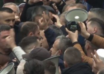 Protesta, SHBA thirrje Berishës: Tërhiquni nga dhuna ose do mbani përgjegjësi