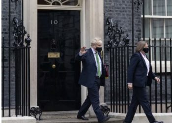 Britania shfuqizon të gjitha masat antiCovid, njerëzit mund t’i rikthehen jetës normale si më parë