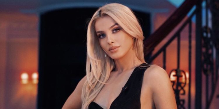 Vajza nga Skrapari shkon të gjejë burrë në TV, e ëma: Bravo, na bëre krenarë (FOTO)