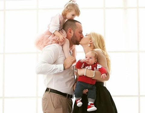 Aktori i njohur i humorit bëhet baba për herë të tretë (FOTO)