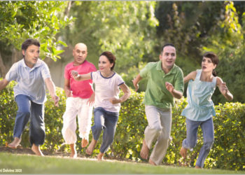 “Vraponi e fshihuni se po vjen Saliu”, plas humori në rrjet me situatën në PD (FOTO)