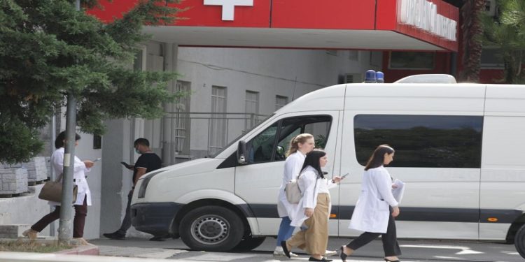 Shifra të frikshme me “Omicron” në Shqipëri, 3 jetë të humbura (Harta)