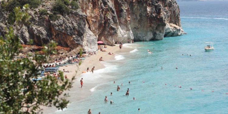 Parashikimi i operatorëve turistikë: Shqipëria destinacion ekzotik për britanikët, pritet të bëhet destinacioni kryesor i pushimeve i tyre