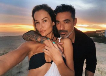 Futbollisti i famshëm i merr të fejuarën shokut të tij të ngushtë