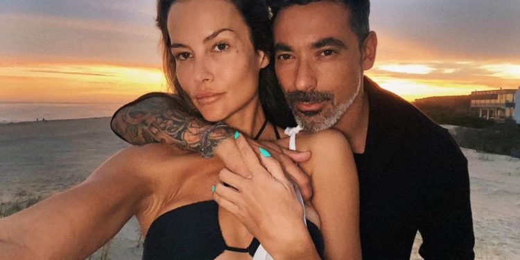 Futbollisti i famshëm i merr të fejuarën shokut të tij të ngushtë