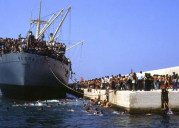 Historia e anijes ‘Vlora’ që erdhi nga Kuba me sheqer. Si u rrëmbye dhe mbërriti në Bari 30 vjet më parë me 20 mijë shqiptarë