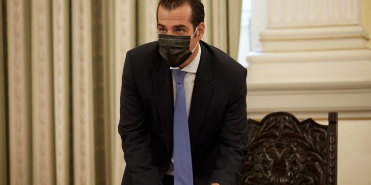 Ministri grek i Shëndetësisë ultimatum për mjekët: Kush nuk vaksinohet deri më 31 Mars pushohet nga puna