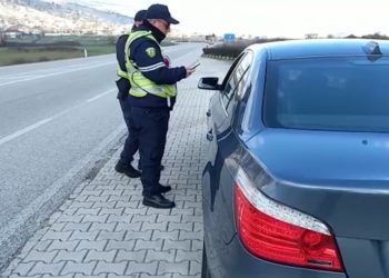 ‘Nami’ me gjoba në Gjirokastër, ndëshkohen 410 shoferë (VIDEO)