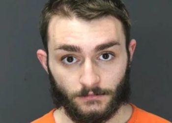 Goditi me thikë nënën e tij natën e ndërrimit të viteve, flet 25-vjeçari shqiptar: Ajo qeshi me mua