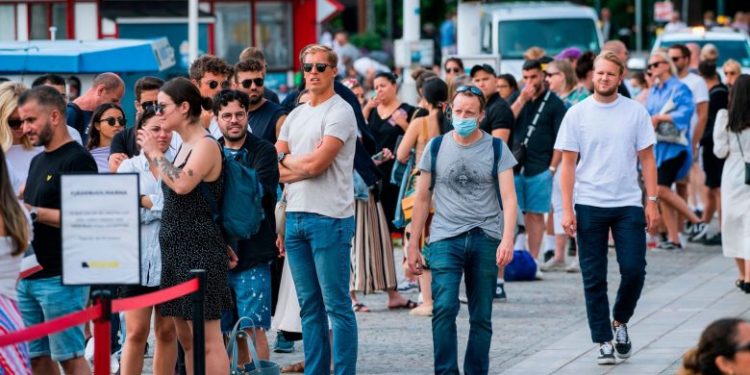 LAJM I MIRË! Kreu i OBSH: Viti 2022 do sjellë mposhtjen e pandemisë Covid-19