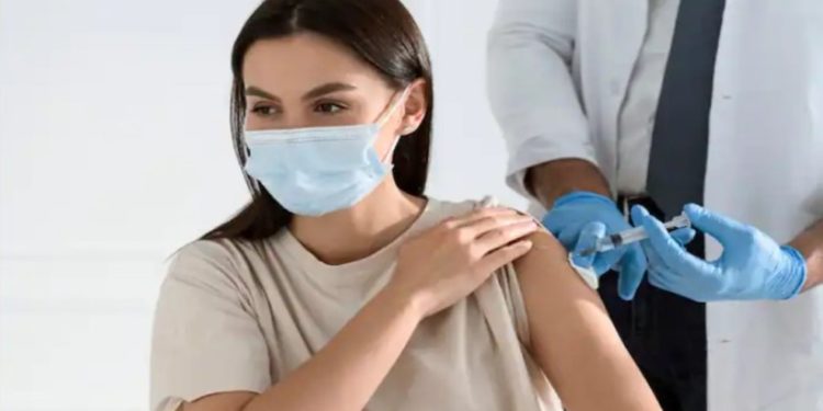 Testohet me sukses vaksina anti-Covid me efekt të përjetshëm