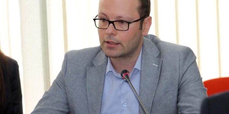 Komisioni i Rithemelimit të PD-së nis punën për gjetjen e kandidatëve për 6 marsin, sytë nga aleatët e Bashës