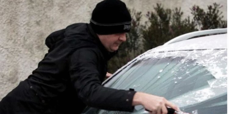 Akull në xhamin e përparmë të makinës, ja çfarë duhet të bëni