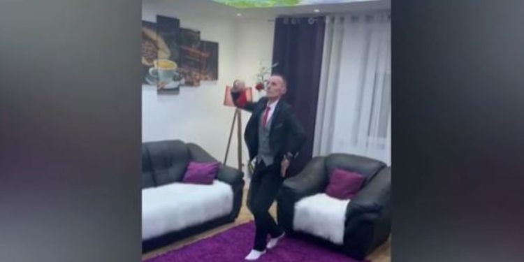 “Profesori i TikTok-ut” shkakton “rrëmujë”, mësuesi shqiptar bëhet viral me kërcimet e tij